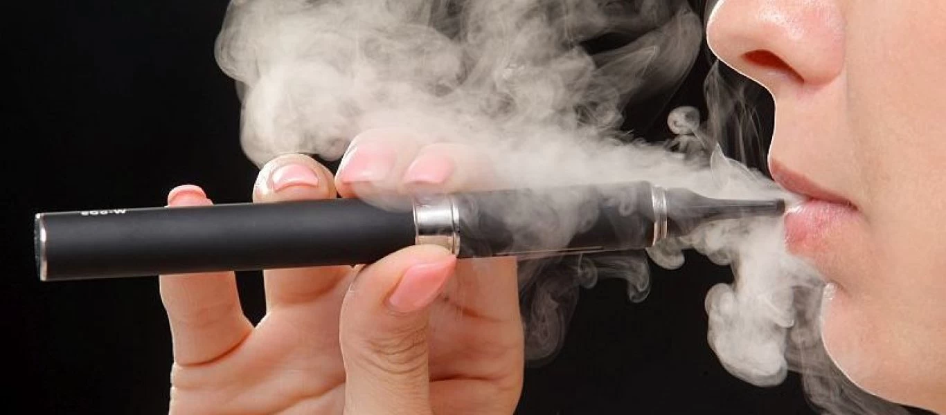 Ίσως να μην είναι και τόσο ασφαλές τελικά: Έρευνα για σοβαρή πνευμονοπάθεια σε χρήστες ηλεκτρονικού τσιγάρου